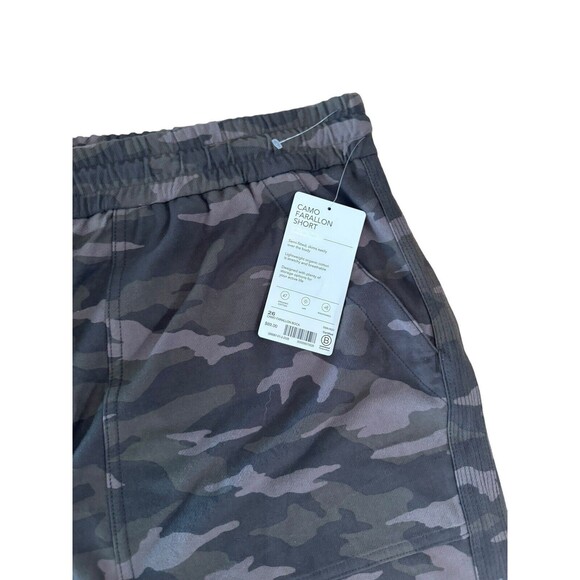 NEW Athleta Women Farallon Camo Active Elastic Waist‎ Shorts Black Olive Size 26 - Picture 2 of 8